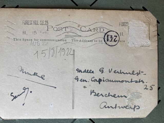 Foto van een postkaartje, ondertekend door Suske en Nieke.